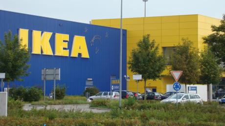 Beim Einrichtungshaus Ikea an der Blaubeurer Straße in Ulm fand am Freitag eine Übung statt.  