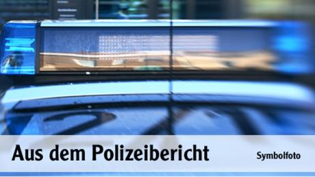 Ein 33-Jähriger krachte in Landsberg mit seinem Auto gegen einen Polizeiwagen.