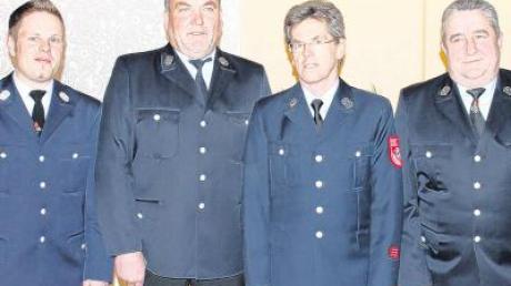 Die Feuerwehr ehrte verdiente Mitglieder (von links): Kommandant Mario Mack, Wolfgang Wall, Johann Mack und Ottmar Weggenmann.  