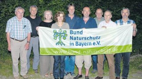 Die Mitglieder der Ortsgruppe Weißenhorn im Bund Naturschutz haben gewählt: Günter Petters (Vierter von rechts) bleibt Vorsitzender.  