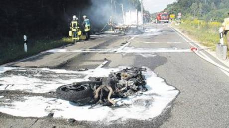 Ein 40 Jahre alter Motorradfahrer wurde am Samstag bei diesem Unfall auf der B10 in Höhe von Burlafingen getötet. 