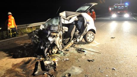 Bei einem Unfall auf der B10 bei Lonsee ist ein 43-jähriger Autofahrer getötet worden. 