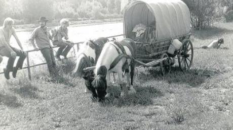 So waren die Elchinger Pfadfinder in den 60er Jahren unterwegs: Mit dem Pferd und Planwagen ging es über die Schwäbische Alb.  