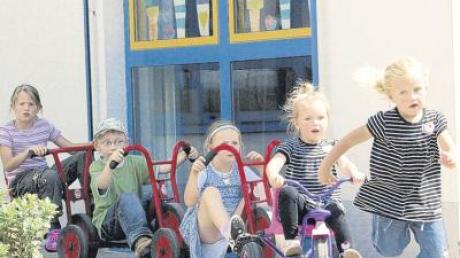 Gut Lachen haben auch die Eltern von Kindern wie hier im Kindergarten Biberach. Um 50 Euro wird der Elternbeitrag für die Kinder des letzten Kindergartenjahres gesenkt. 