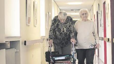 Damit alte Menschen nicht alleine sind, bietet die Gruppe „Zeit für andere – Hilfe vor Ort“ auch Besuchsdienste an.  