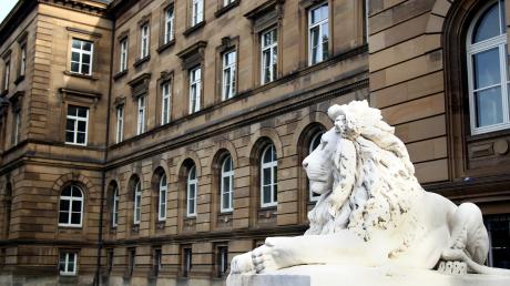 Am Landgericht Ulm ist am Montag ein 38-jähriger Mann wegen versuchten Mordes zu einer Freiheitsstrafe von elf Jahren verurteilt worden. 