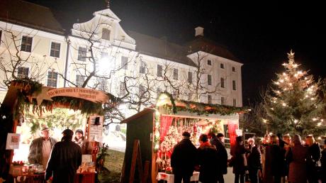 Der Roggenburger Weihnachtsmarkt findet im Klosterhof in stimmungsvollem Ambiente statt