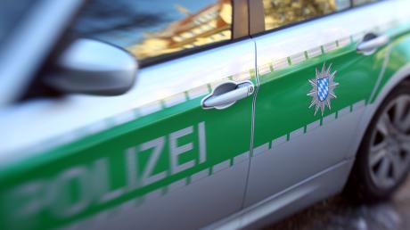 Ein Schneeball hat nach Angaben der Polizei  eine 71-jährige Günzburgerin getroffen. Die Frau wurde dabei leicht verletzt.