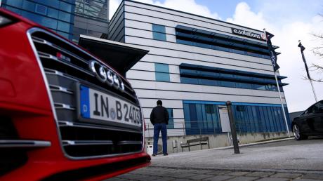 Früher wurde hier auf dem Oberen Eselsberg Software für Nokia-Handys entwickelt, jetzt sind es Infotainment-Lösungen für Autos der Audi AG. Gestern wurde der Standort an der Lise-Meitner-Straße offiziell eröffnet. 