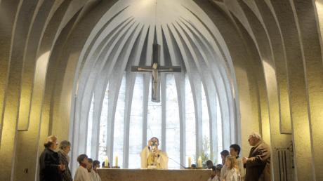 Zahlreiche Gläubige feierten in Gottesdiensten die Auferstehung Jesu nach seinem Tod am Kreuz. Unser Bild entstand in der Neu-Ulmer Stadtpfarrkirche St. Johann Baptist. 