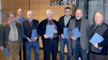 Geehrte (von links): Gerhard Walter, Vorsitzender Ulrich Vogt, Wolfgang Sprissler, Karl Sichelschmid, Edwin Beer, Karl-Heinz Teufe und Dieter Müller. 