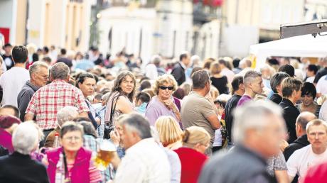 Zwischen 4000 und 5000 Besucher haben im vergangenen Jahr das Altstadtfest in Weißenhorn besucht. In diesem Jahr soll die fröhliche Party in eine weitere Runde gehen. Die Organisatoren suchen noch Mitstreiter.