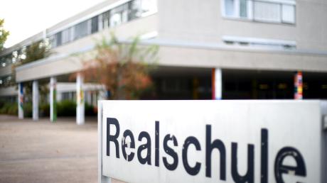 Die Realschule wird im kommenden Schuljahr eine fünfte Eingangsklasse erhalten. Darüber informierte Bürgermeister Wolfgang Fendt in einer Sitzung des Stadtrats.
