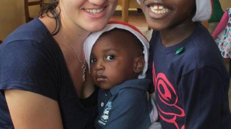 Die Arbeit mit den afrikanischen Kindern hat der Nersingerin Natalie Bischof viel Spaß gemacht.