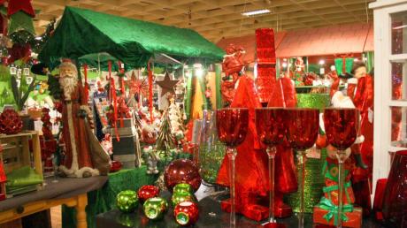 Rot, Gold und Silber sind als traditionaller Weihnachtsschmuck immer noch gefragt. Was der Inhofer-Weihnachtsmarkt sonst noch bietet. 
