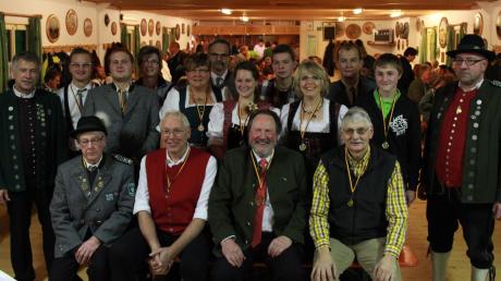 Diese Schützen des Rothtalgaues haben es bis zur Deutschen Meisterschaft geschafft und wurden dafür dabei der Ehrungsfeier in Biberachzell ausgezeichnet. 