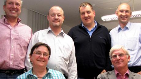 Sechs Holzheimer Gemeinderäte wurden diese Woche aus dem Gremium verabschiedet: Otto Weiß, Helmut Stadler, Stephan Hunfeld, Rudolf Veitz (hinten von links), Karin Klein und Paul Geiselmann (vorne von links). 