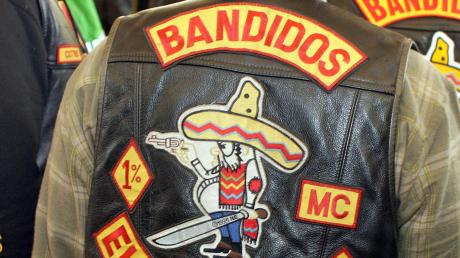 Ein Mitglied des Rockerclubs Bandidos steht ab Schwörmontag vor Gericht. Er soll für die Schüsse auf das Haus des Bosses der verfeindeten „Rock Machine“ verantwortlich sein.