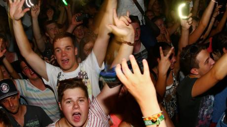 Partystimmung am Münsterplatz beim Auftritt von DJ Antoine vor einem Jahr: Dieses Jahr sollte es ruhiger zugehen, denn statt DJ-Musik gibt es Live-Konzerte für ein breites Publikum. 
