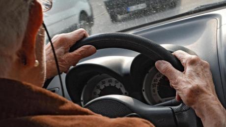 Mobil auch im hohen Alter: Spezielle Fahrsicherheitstrainings der Verkehrswacht helfen Senioren, im alltäglichen Straßenverkehr die richtigen Entscheidungen zu treffen.