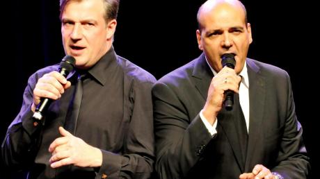 Ein Duo zeigt vollen Einsatz: Marc Marshall (links) und Jay Alexander bei ihrem Konzert im Edwin-Scharff-Haus, bei dem sie ausschließlich Hits interpretierten. 