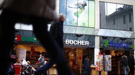 Mit knapp 300 Buchhandlungen in Deutschland, Österreich und der Schweiz ist Thalia im deutschsprachigen Raum Marktführer. Die Ulmer Filiale in der Hirschstraße hält am alten Namen Gondrom noch immer fest. 