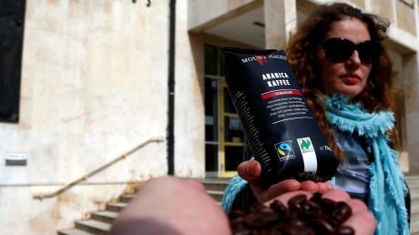 Darf es auch Fairtrade-Kaffee sein? Im Neu-Ulmer Rathaus gibt es künftig bei Stadtratssitzungen und im Büro des Oberbürgermeisters nur noch Kaffee aus fairem Handel zu trinken. 