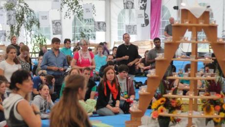 Rund 2000 Jugendliche feiern jedes Jahr das Prayerfestival in der Gebetsstätte Marienfried. Das Areal soll mit Bauzäunen gesichert werden. 