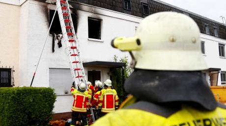 Bei einem Zimmerbrand in der Industriestraße in Thalfingen ist gestern eine 86-jährige Frau schwer verletzt worden.  	