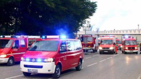Ein großes Feuerwehraufgebot war wegen eines Kellerbrands in Offingen alarmiert worden. 