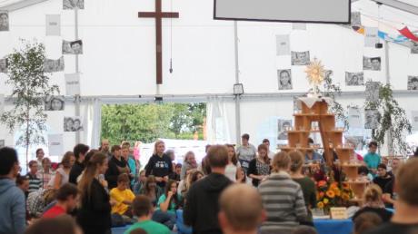 Das Prayerfestival in Marienfried lockt ab heute wieder tausende Gläubige an, die gemeinsam beten, zelten und diskutieren. 