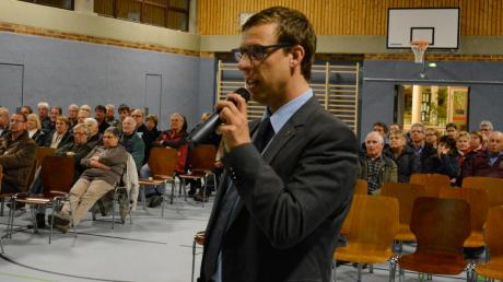 Bürgermeister Raphael Bögge erklärte den Aufheimern in der Jehle-Halle die aktuelle Sendener Situation.