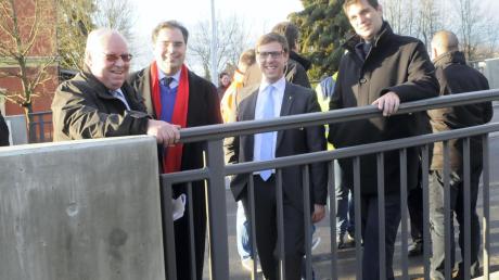 Freude über die neue Brücke: (von links) Stellvertretender Landrat Roland Bürzle, Ingo Wortmann (SWU), Bürgermeister Raphael Bögge und Klaus Eder (ebenfalls SWU).  	