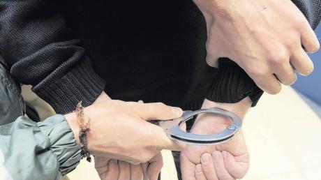 Zwei georgische Kriminelle sind in Senden bei einem Diebstahl auf frischer Tat ertappt worden.