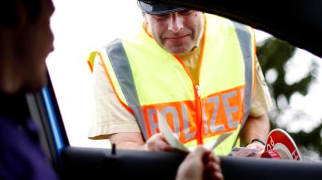 Geht es nach dem niedersächsischen Innenminister sollten Verkehrssünder drastischer bestraft werden. Symbolbild