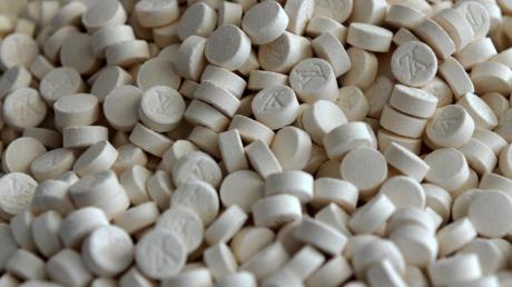 Von derartigen Pillen aus Amphetamin-Pulver waren die Angeklagten abhängig.  	
