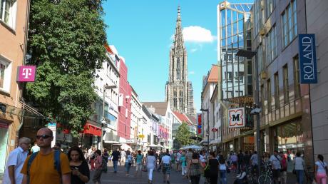 Die  Fußgängerzone in Ulm, das Revier der „Bonbon-Oma“. 