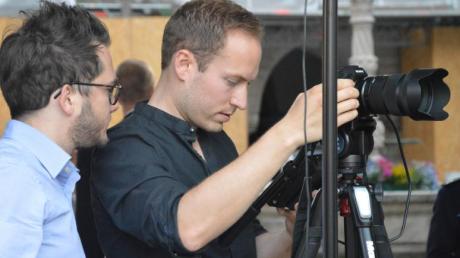 Kreativteam bei der Arbeit: Regisseur Daniel Grünauer (links) und Kameramann Cornelius Bierer. 	