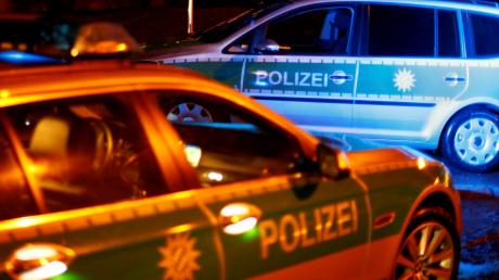 Eine Frau in Wallenhausen wird von einem Unbekannten bedroht und zur Einnahme von Tabletten gezwungen. Jetzt sucht die Polizei nach Zeugen. 