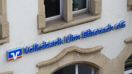 Der Sitz der Volksbank Ulm-Biberach ist in der Ulmer Olgastraße. Das Geschäftsgebiet reicht bis weit hinter Illertissen.