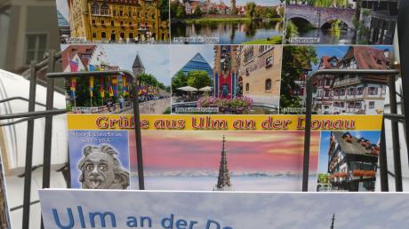 Noch nie besuchten so viele Touristen Ulm und Neu-Ulm wie 2016. Ob deswegen auch so viele Postkarten wie noch nie verkauft wurden, ist eher fraglich. Dem guten, alten bunten Pappkarton setzen die digitalen Grüße ziemlich zu. 