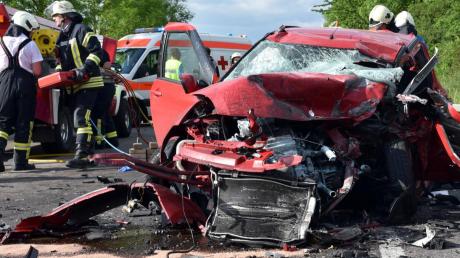 Bei einem schlimmen Verkehrsunfall in Ulm starb ein 50-Jähriger an den Folgen seiner Verletzungen.