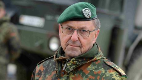 Richard Roßmanith, Befehlshaber des Ulmer Multinationalen Kommandos Operative Führung, hat sich in der Traditionsdebatte der Bundeswehr gegen Verteidigungsministerin Ursula von der Leyen gestellt.
