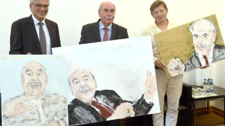 Präsentieren die drei Gönner-Porträts, die zugunsten der Bürgerstiftung versteigert werden (von links): Oberbürgermeister Gunter Czisch, Alt-Oberbürgermeister Ivo Gönner und Künstler Axel Brandt, der die Öl-Gemälde gefertigt hat. 