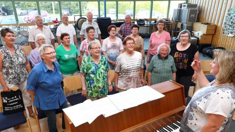 Der gemischte Chor der Chorgemeinschaft Reutti-Jedelhausen probt derzeit schon fleißig für das Jubiläumskonzert. Dafür suchen sie noch Unterstützung.