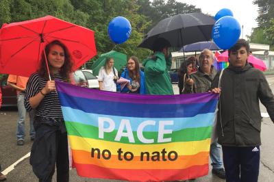 Ulmer demonstrieren gegen die Nato-Pläne