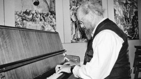 Der Organist und Komponist Alfred Hans Zoller hat das Gemeindeleben im Neu-Ulmer Stadtteil Reutti jahrzehntelang mit geprägt. Sonntag für Sonntag saß er an der Kirchenorgel und begleitete die Menschen auf vielfältige Weise. 