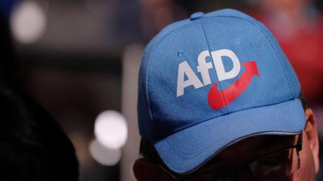 In einer internen Chatgruppe der AfD Bayern sollen radikale Beiträge gepostet worden sein. Auch der Bundestagsabgeordnete Rainer Kraft war Mitglied der Gruppe. 