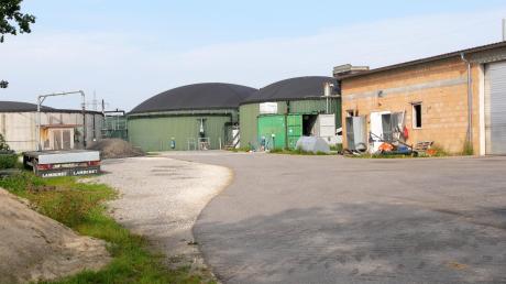 Auf dem Gelände der Biogasanlage am nördlichen Ortsrand von Holzheim sollen die Voraussetzungen für den Anschluss des geplanten Fernwärmenetzes geschaffen werden.