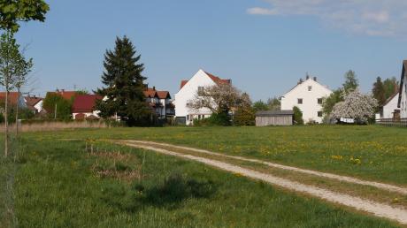 Am südwestlichen Ortsrand von Holzheim soll ein neues Wohngebiet entstehen. Den Weg dazu hat der Gemeinderat jetzt frei gemacht.  	